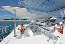 Bain de soleil sur le catamaran Lagoon 421