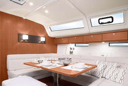 Carré design du voilier Bavaria 51 Cruiser