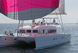 Catamaran Lagoon 620 pour une croisière à la cabine aux Seychelles