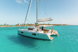 Catamaran Lagoon 42 sur eaux cristallines