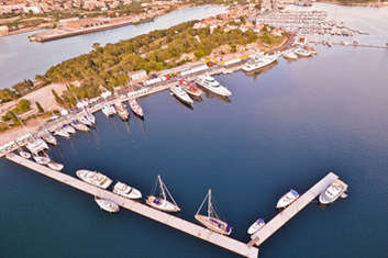 Croisière en voilier à la marina Sibenik en Croatie